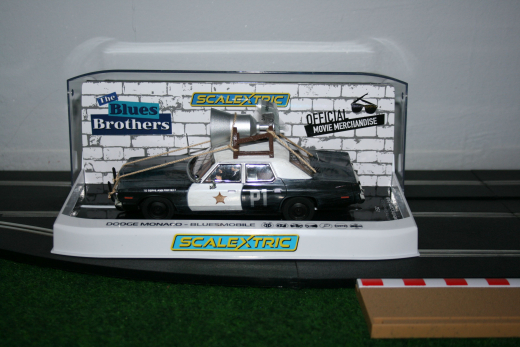 Scalextric 1:32 Bluesbrothers Dodge Monaco Artikelnummer: C4322