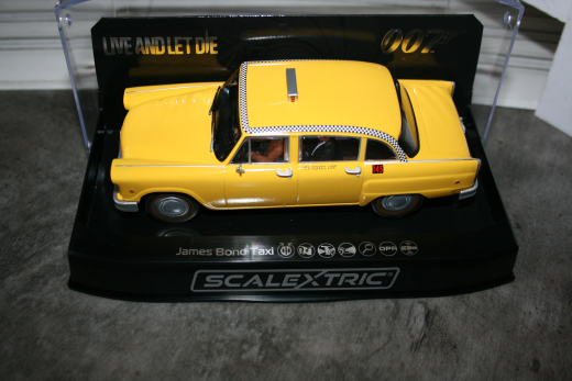 1:32 Scalextric Checker Taxi James Bond Artnr.C4606