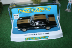 1:32 Scalextric Ford Mustang Black&Gold Artnr. C4405