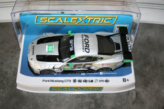 1/32 Scalextric Ford Mustang GT3 Gradient Racing C4662